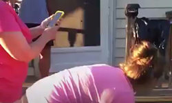 نظارة لمرضى عمى الالوان شاهد كيف تغيرت حياة هذا الرجل