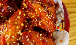 اجنحة الدجاج بصوص البافلو على طريقة ابو خيري